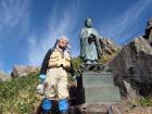 山頂手前のヤマトタケル像