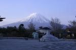 『道の駅なるさわ』より観る朝の富士山
