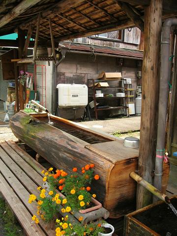 須原宿の水舟