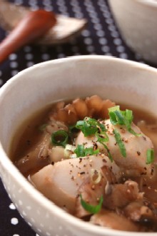 里芋と舞茸のスパイシー味噌バタースープ