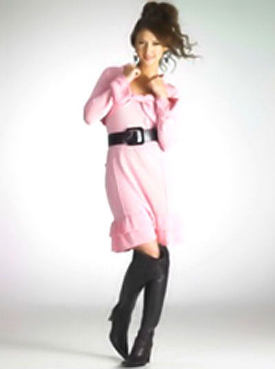 リア　ディゾンさんのピンクを服を着たモデル写真